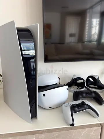 PlayStation 5- VR2- 2 controllers-charging stand-perfect condition UAE Version
