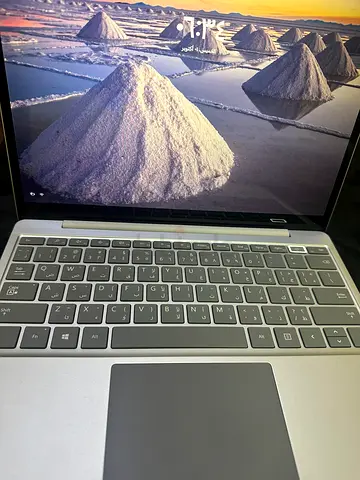 Microsoft surface go laptop touchscreen like new