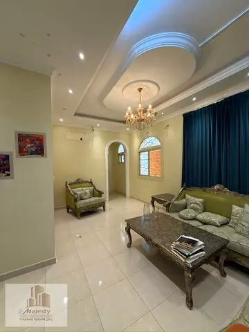 🏡 للبيع فيلا شعبية مميزة في النوف 3 – الشارقة 📍 موقع جيد وقريب من الشارع القار