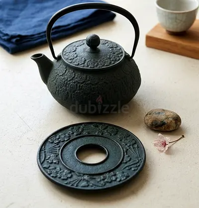 Authentic Japanese Nanbu Tekki (南部鉄器) tetsubin with matching trivet