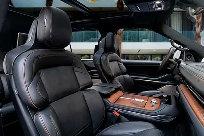 2025 Lincoln NAVIGATOR — миниатюра 11