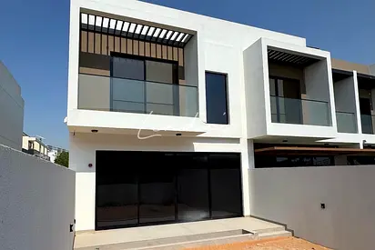 5BR End Townhouse | Close to Communal Facilities