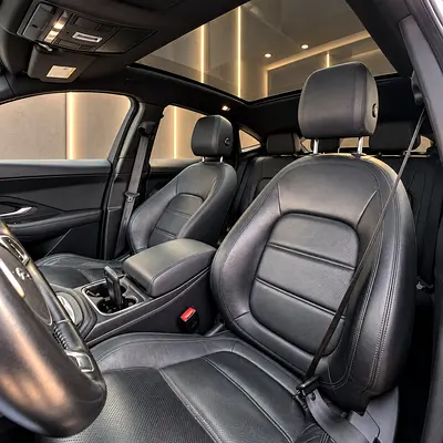 صورة 10 لـ 2019 Jaguar E-PACE