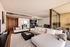 Luxurious Apartment with Full Skyline Views