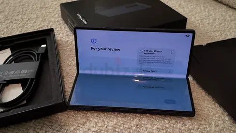 Samsung Galaxy Z Fold 6 (foldable) - Good condition with box and charger