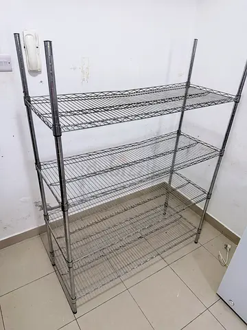 Steel storage rack consisting of 4 shelves