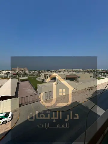 *غرفتين وصالة مع بلكونة للإيجار السنوي في القليعة - 40,000 درهم*