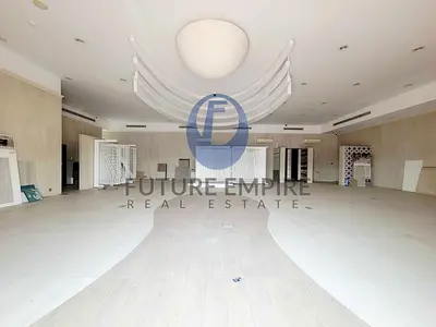 Prime Location Sami Fitted Showroom Ready To Move