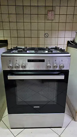 Siemens freestanding gas cooker with electric oven - good working condition
