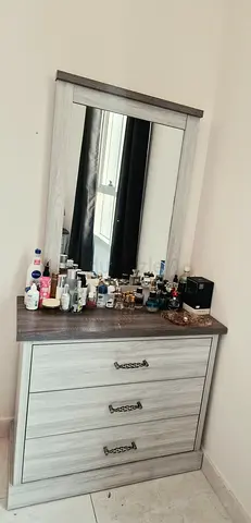 3-drawer Dresser with Large Mirror - Light Wood Finish