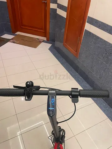 Used electric scooter - good condition, foldable handlebars d18e including charger
