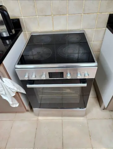 Stainless steel electric ceramic hob with oven - good working condition
