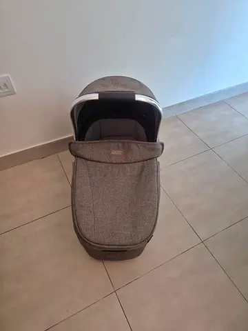 Baby carry cot- flawless condition