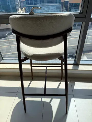3 wooden bar stools with cushioned seat - beige fabric - Excellent Condition