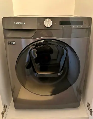 Samsung 9 kg washer and 6 kg dryer 2ni 1 like new condition perfect working