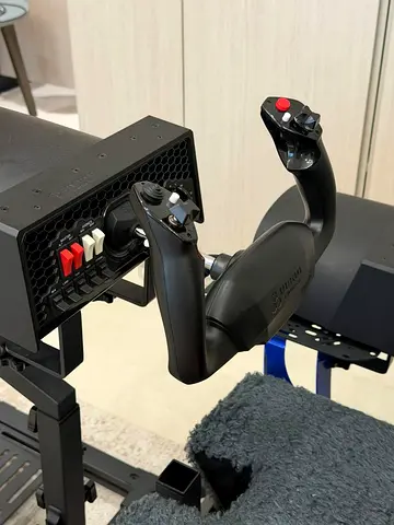 Honeycomb Alpha Yoke + Bravo Throttle Quadrant + Xbox Hub