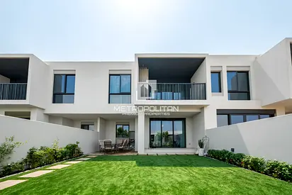 Elegant 3BR Townhouse | Single Row | Family Living