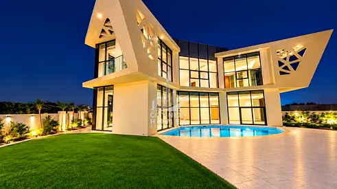 Modern 5BR Villa with Private Pool & Huge Garden