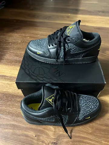 Black Air Jordan 1 Mid with Yellow Logo - Never Used