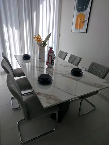 Marble-top dining table with 6 upholstered cantilever chairs - excellent condition