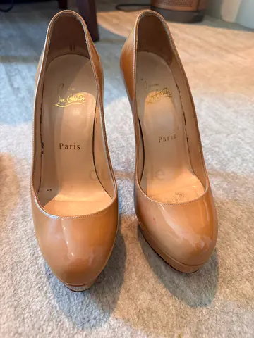Louboutin heels size 36,5 nude beige