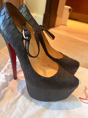 Louboutin high heels shoes in black python authentic