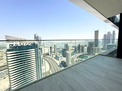 Brand New/Above 40th Floor/ Under Handover