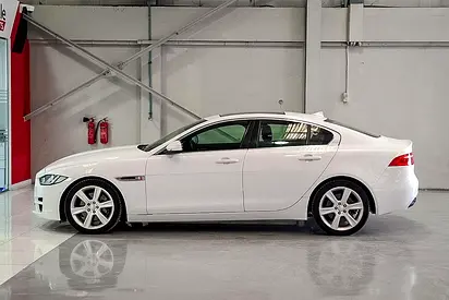 صورة 5 لـ 2016 Jaguar XE