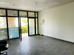 Street-Facing Shop | Glass Frontage | Ready Shop