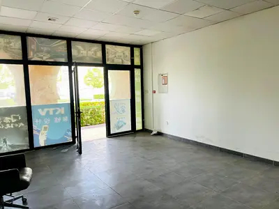 Street-Facing Shop | Glass Frontage | Ready Shop