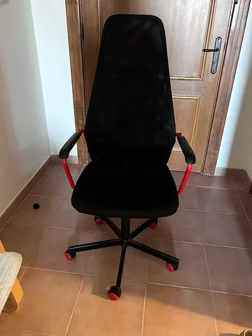 Ergonomic Mesh Office Chair with Armrests and Wheels - Good Condition