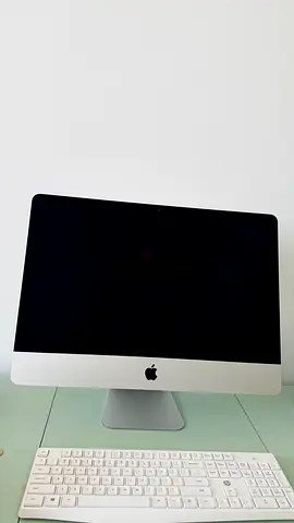 Apple iMac all-in-one desktop with wireless keyboard (Good condition)