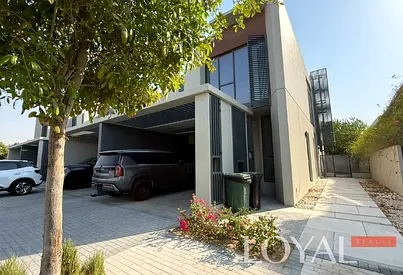 Well Maintained| Lush Green|Very Near to Amenities
