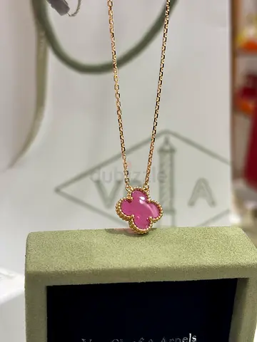 New Van Cleef - Limited Vintage Alhambra pendant