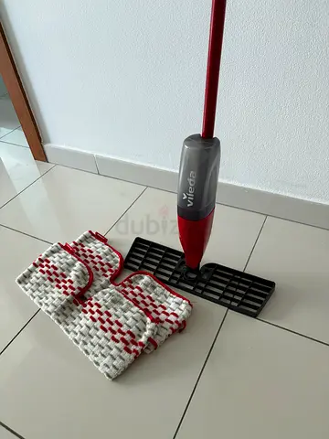 Vileda Easy Mop / Floor Cleaner with Two Microfiber Pads (Used)