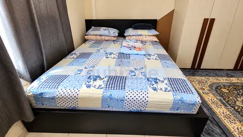Queen size platform bed frame with mattress - sturdy black wooden