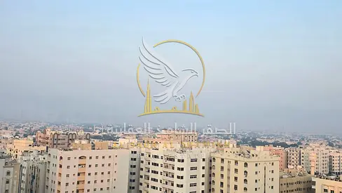 للإيجار شقة 3 غرف وصالة في البوطينة الشارقة بإطلالة مفتوحة وبلكونة ومساحة واسعة وتوزيع عملي للعائلات