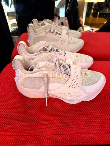 Light Pink Sneakers, gently used, size 9,5US/43EUR