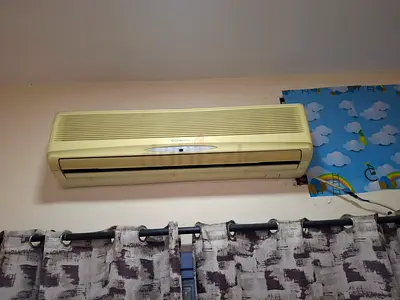 Used wall-mounted split air conditioner (working condition) - 1.5 TON approx