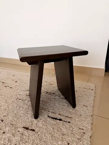 Solid bed wood side table / bedside stool - dark brown, compact
