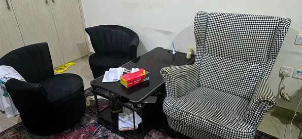 Mixed seating set: wingback armchair + 2 black swivel chairs and coffee table