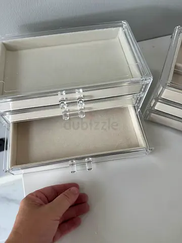 Clear Acrylic Jewel Box with Felt Interior - Set (Good Condition)