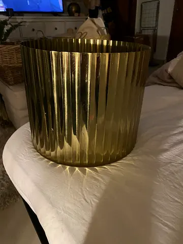 Gold ribbed pot