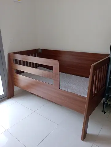 Wooden Toddler Bed with Side Rail without Mattress