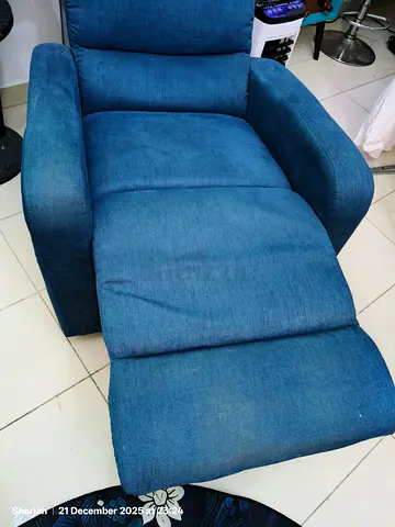 2 blue fabric recliner chair