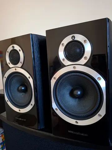 Wharfedale Diamond 10.1 Bookshelf speaker.