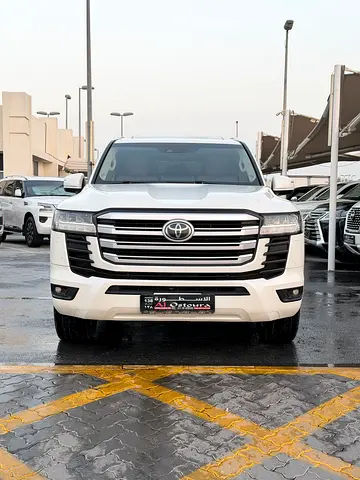 Toyota Land Cruiser GXR 2022 GCC Specs