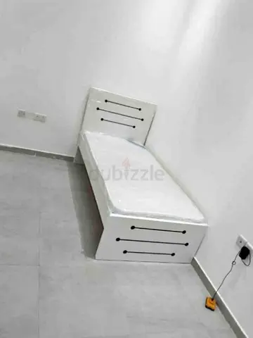 Single white wooden bed with mattress - good condition