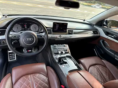 2013 AUDI S8 — миниатюра 12