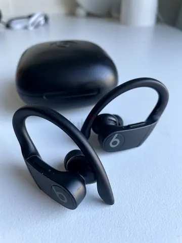 Powerbeats Pro — Black, charging contact fault